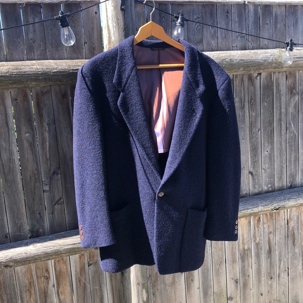 Large men’s Joseph & Feiss International navy blue wool blend suit coat.